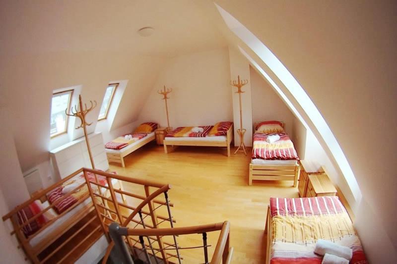 Garni 6 *